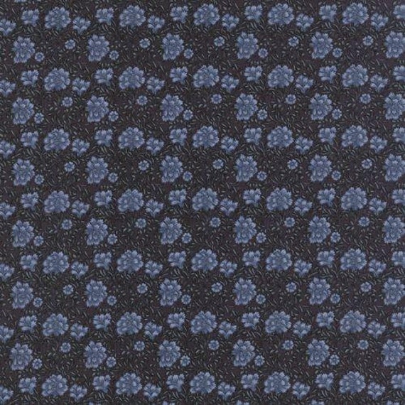 Morris Earthly Paradise Carnation Indigo 833617 - 1/2 yard