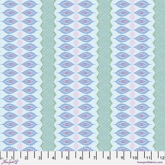 New Traditional by Lillian August - PWLA008.JUNIPER - 1/2 yard