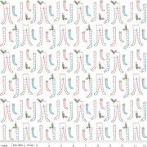 以下が含まれることがあります： ピンク、ブルー、ブラウンの靴下が繰り返しパターンで描かれた白い生地。靴下は、ニーハイ、アンクル、スリッパなど、さまざまなスタイルがあります。