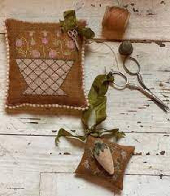 Strawberry Basket Pinkeep and Scissor Fob - Stacy Nash Primitives - Cross Stitch Chart