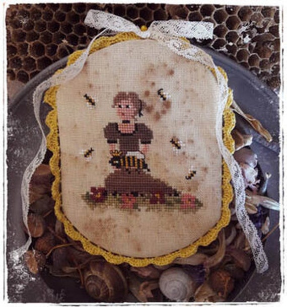 Queen Bee - Fairy Wool in the Wood - Cross Stitch Chart