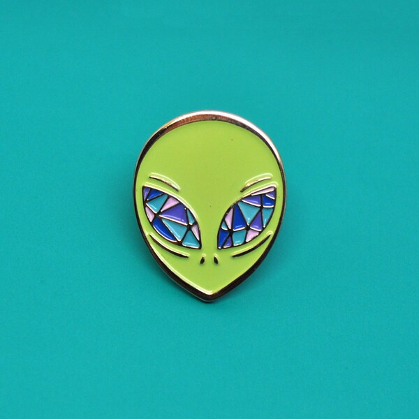 Alien Emaille Pin / Area 51 / Crystal Eyes / X Dateien / Sci Fi / UFO / Grün und Pastell / Kostenloser Versand