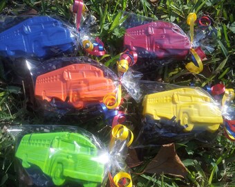school bus crayons, 20 bags,bus party favors,school party,school bus party favors,teachers gifts,class party, BIG bus, open house gifts