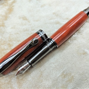 Stylo plume en bois Bottegando Italia par Red Heart