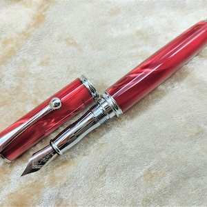 Penna Stilografica Bottegando Italia Kirinite rossa perlata
