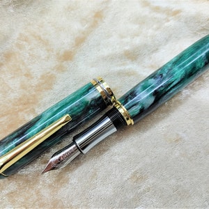 Stylo plume Bottegando Italia tourné à la main en Diamondcast « Emerald City »