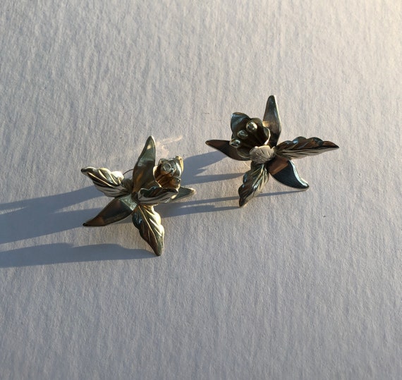 Vintage Sterling Silver Lily Earrings - image 2