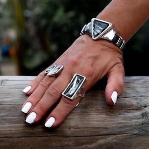 Armband mit silber schwarzem dreieckigem österreichischen Kristall