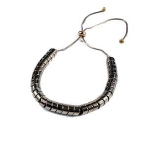 Bracelet en hématite dans des tons métalliques bronze. Bracelet empilable pour un look affirmé. Bracelet unisexe