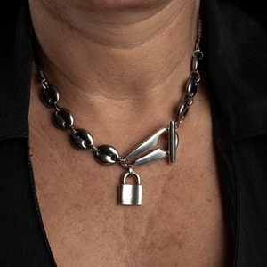 Fermoir en T et collier médaillon, tour de cou en acier inoxydable avec pendentif cadenas