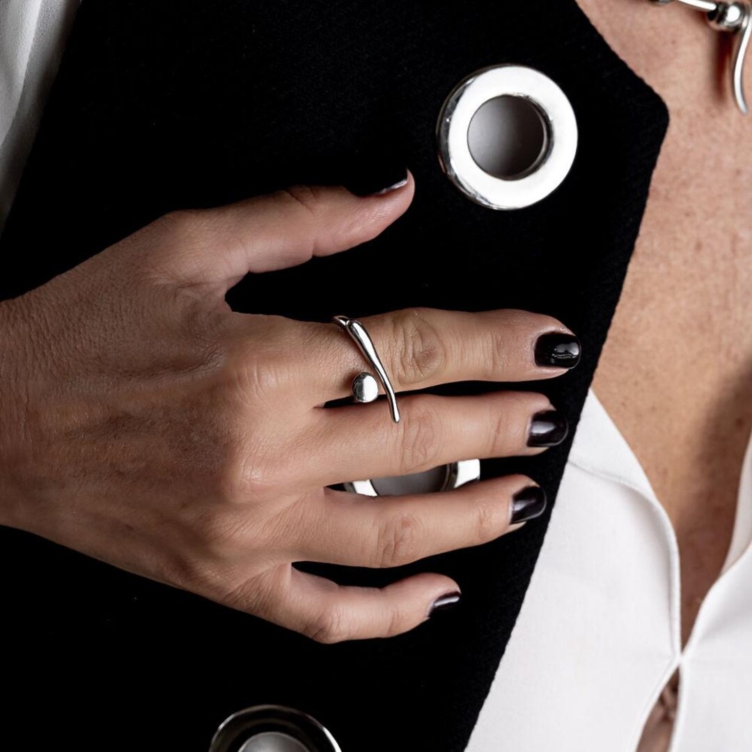 Modern Creative Architecture Swivel Pattern Gold Tone Steel Ring main image 0