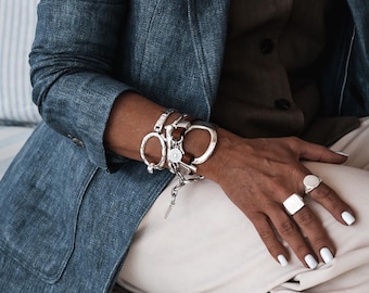 Half magnifying glass bracelet with silver metal and brown leather, Unique double wrap bracelet, Metal and leather cuff
