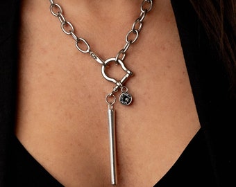 Collar con colgante de cristal austriaco y grillete, collar de plata estilo rock.