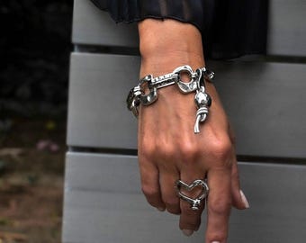Heavy Hammered Metal Link Bracelet, Chunky wrought chain bracelet, Unode50 style jewelry