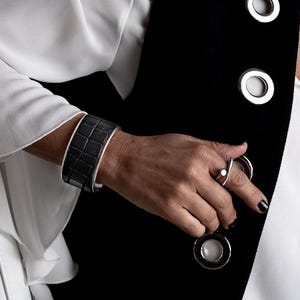 Modern Creative Architecture Swivel Pattern Gold Tone Steel Ring main image 1