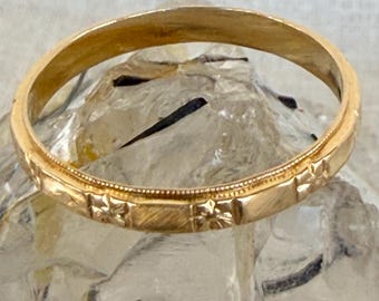 Wedding band, 14k yellow gold, diamond cut pattern, size 10 1/2