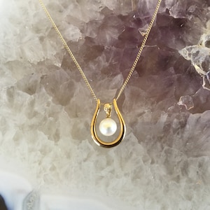Akoya Pearl pendant with diamond, 18k gold