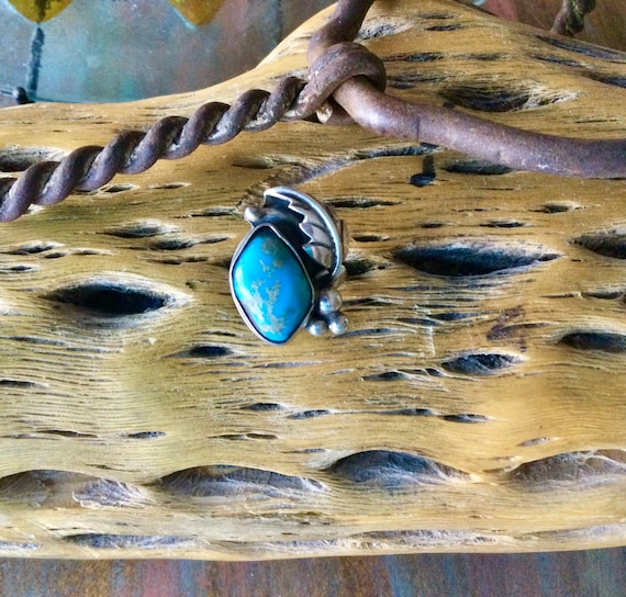 Leaf And Inlay Very Unique Vintage Native American Navajo Turquoise Sterling Silver Bracelet Leaf And Inlay Very Unique Vintage Native American Navajo Turquoise Sterling Silver Bracelet