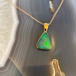Natural opal pendant in 22k yellow gold, Stunning!
