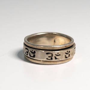Vintage Sterling Spinner Ring Spinner Ring Meditation Ring Mantra Band Unique Estate Jewelry Textured Band Ring Size 9 1/2