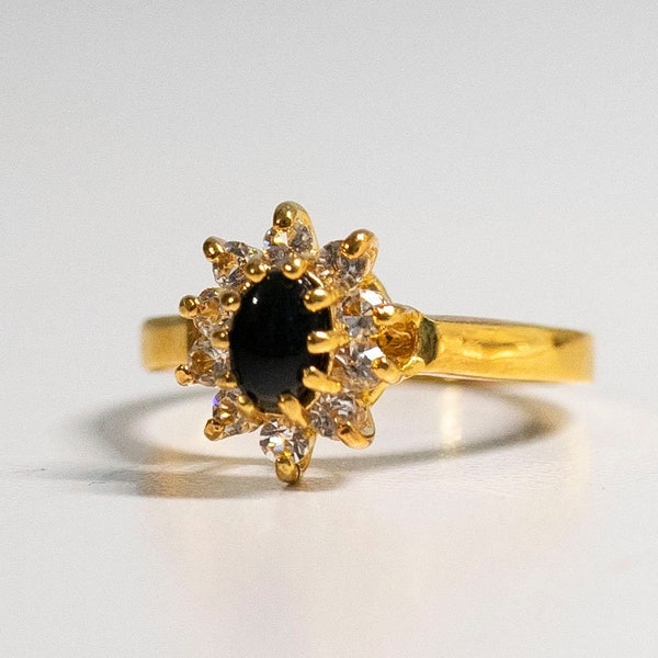 Vintage Oval Onyx Gemstone & Clear Swarovski Crystals  Ring 18Kt HGE Yellow Gold Cocktail Ring  Size 7 Hallmarked