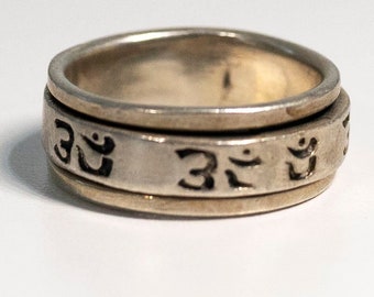 Vintage Sterling Men's Ring Spinner Ring Meditation Ring Mantra Band Unique Estate Jewelry Textured Band Ring Size 9 1/2