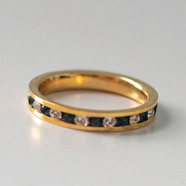 Vintage Simple Band with Sapphire Blue & Clear Cubic Zirconia Rhinestone Ring 18Kt Gold HGE Yellow Gold Size 8