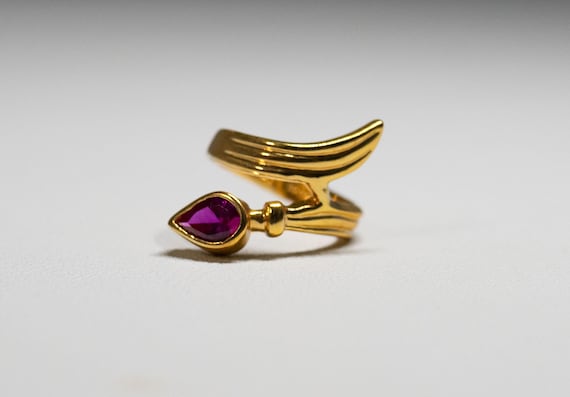 Vintage Arrowhead Ruby Zircon Ring: 18KT Gold HGE… - image 2