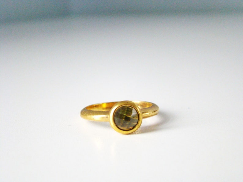 Vintage Green Peridot Tiny HGE Yellow Gold Cocktail Ring Size 8 Estate Market Finds