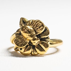 Bee on the Flower Ring Castings on Parade Jewelry Hallmark Golden Ring Size 6 1/2