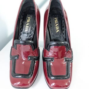 Archival PRADA Fall 1999 Burgundy Patent Leather Block Heel Loafer Pumps Size 39 image 3