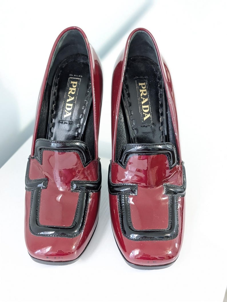 Archival PRADA Fall 1999 Burgundy Patent Leather Block Heel Loafer Pumps Size 39 image 3