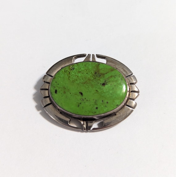 Signed Native American Navajo Gaspeite Sterling Silver Ring Signed Native American Navajo Gaspeite Sterling Silver Ring