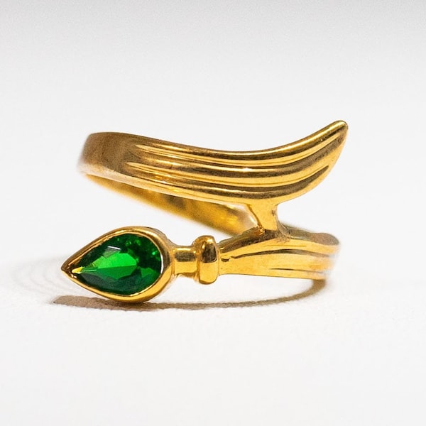 Vintage Emerald Green Arrowhead Ring May Birthstone Austrian Crystal 18KT Yellow Gold HGE Zircon Bypass Ring Size 8 1/2 Marked