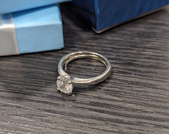 AVON Brilliant Cut Zircon Solitaire Ring Size Medium 7.5-9 Adjustable NOS in Gift Box