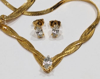 Avon Jewelry Set Herringbone Marquise Accent Gift Set Diamond Shape Necklace  Earrings Herringbone Chain Set 1998 Avon New Old Stock 110