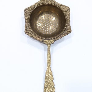 Antique Brass Ornate Tea Strainer Floral Pattern Scalloped Edge Tea Infuser Strainer Spoon Marked Excellent