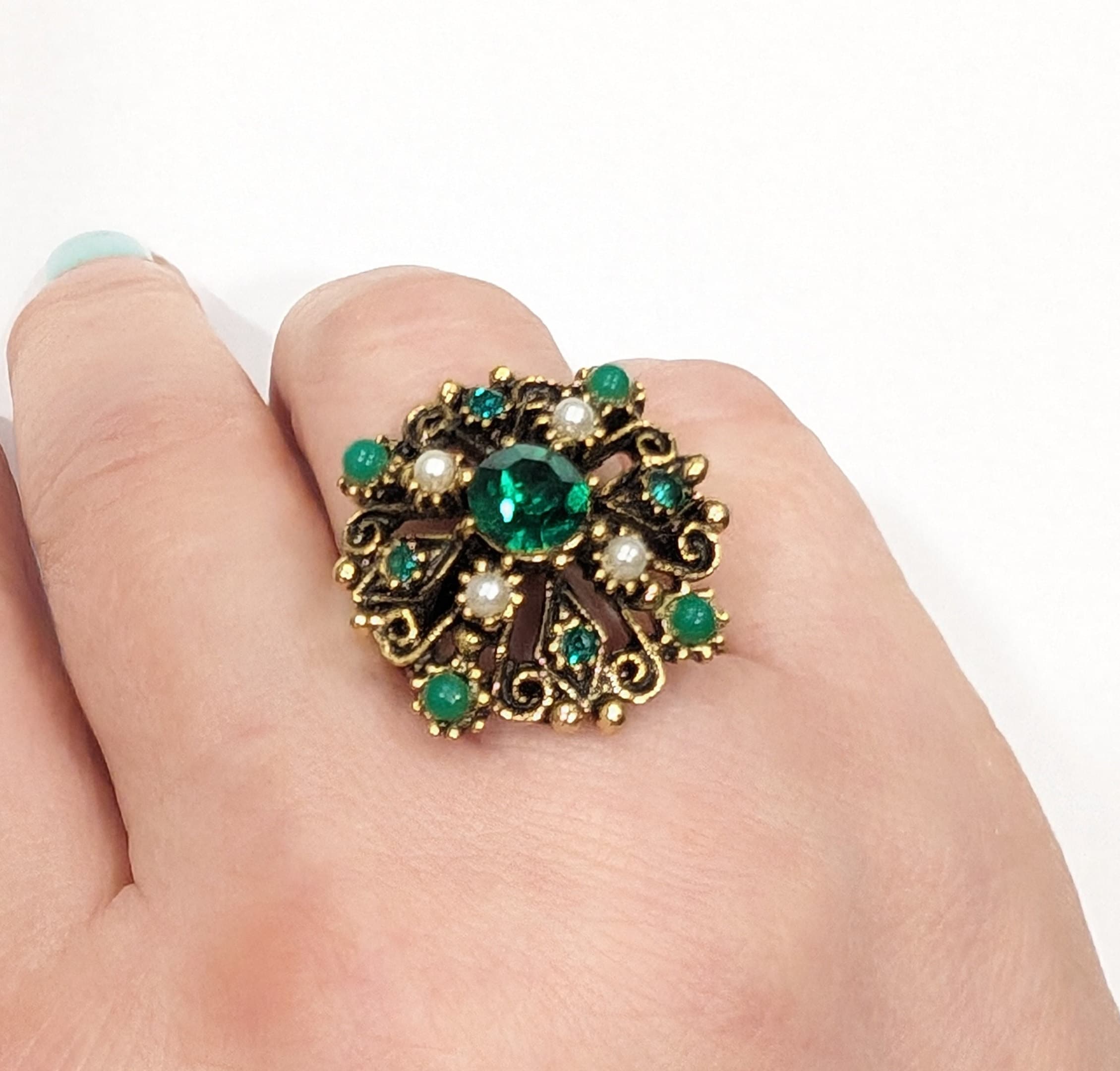 FLORENZA Style Antique Gold Filigree Pearl Seed Emerald Strass Princess Ring Dome Ring Unsigned Adjustable to Any Size Cocktail Ring