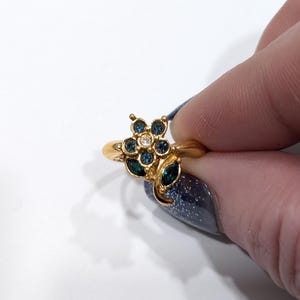 Bague fleur Avon vintage : cristaux bleus et verts, taille 10