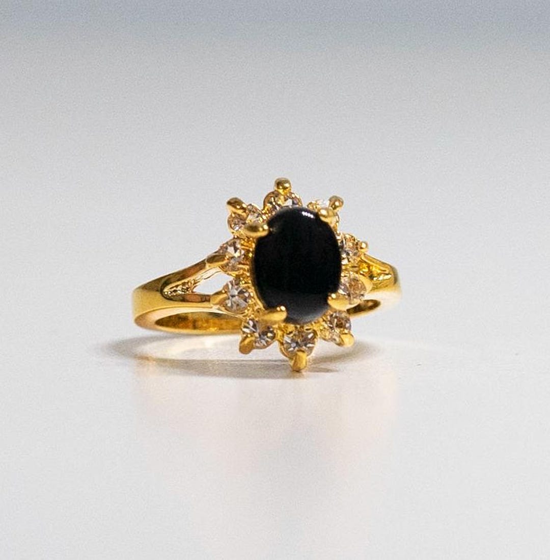 Onyx Gemstone & Clear Zircons Stones Ring 18kt HGE Yellow