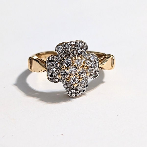 Vintage Clear Swarovski Crystals 18KT HGE Yellow Gold Ring Flower Band Size 8 1/2 Hallmarked Lots of sparkling!