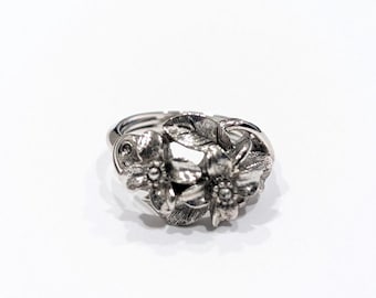1975 Avon Orchard Blossom Ring: Adjustable Size 4 to 5 Silver-Tone, New Old Stock