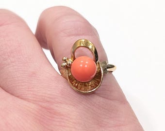 1974 Avon Spindrift Ring Adjustable Size 5-7 Faux Coral Gold Tone Cocktail Band NOS