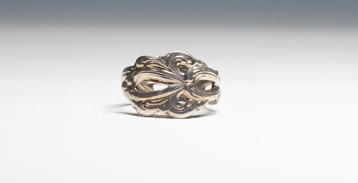 USヴィンテージ　WM.A.ROGERS ONEIDA LTD　スプーンリング WM. A. Rogers Oneida LTD Silver Plated Spoon Ring, Size 6.50