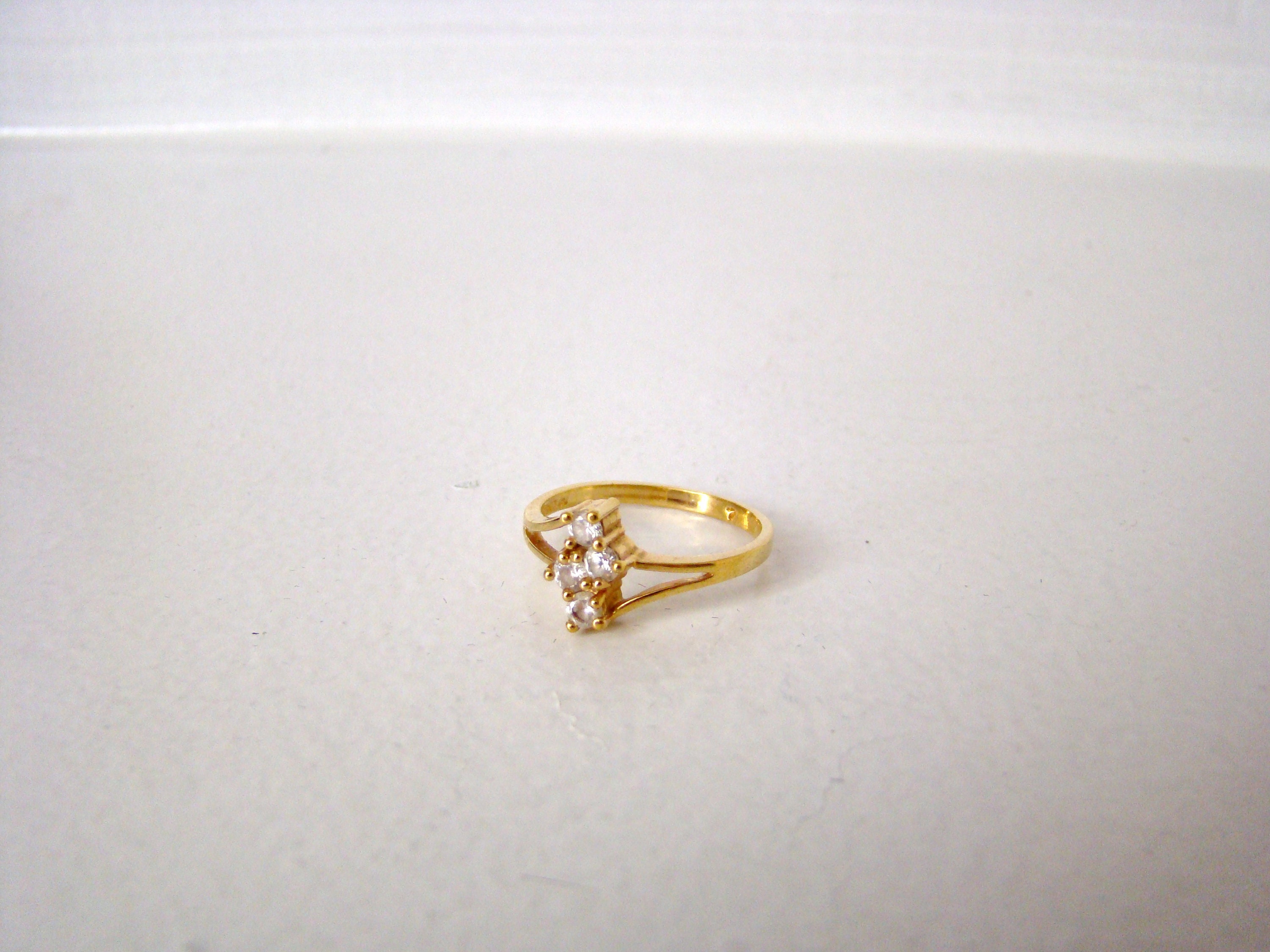 Gold and diamond ring hotsell stamped korea