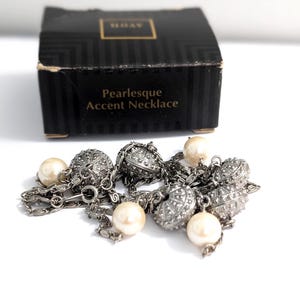 Avon Pearlesque Accent Metal & Pearl Beads Necklace 1994 New Old Stock 192