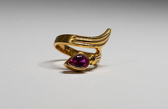 Vintage Arrowhead Ruby Zircon Ring: 18KT Gold HGE… - image 3