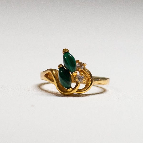 Tiny Malachite Couple Heart Chakra Gemstone Ring  18Kt HGE Yellow Gold Ring, Size 5 hallmarked