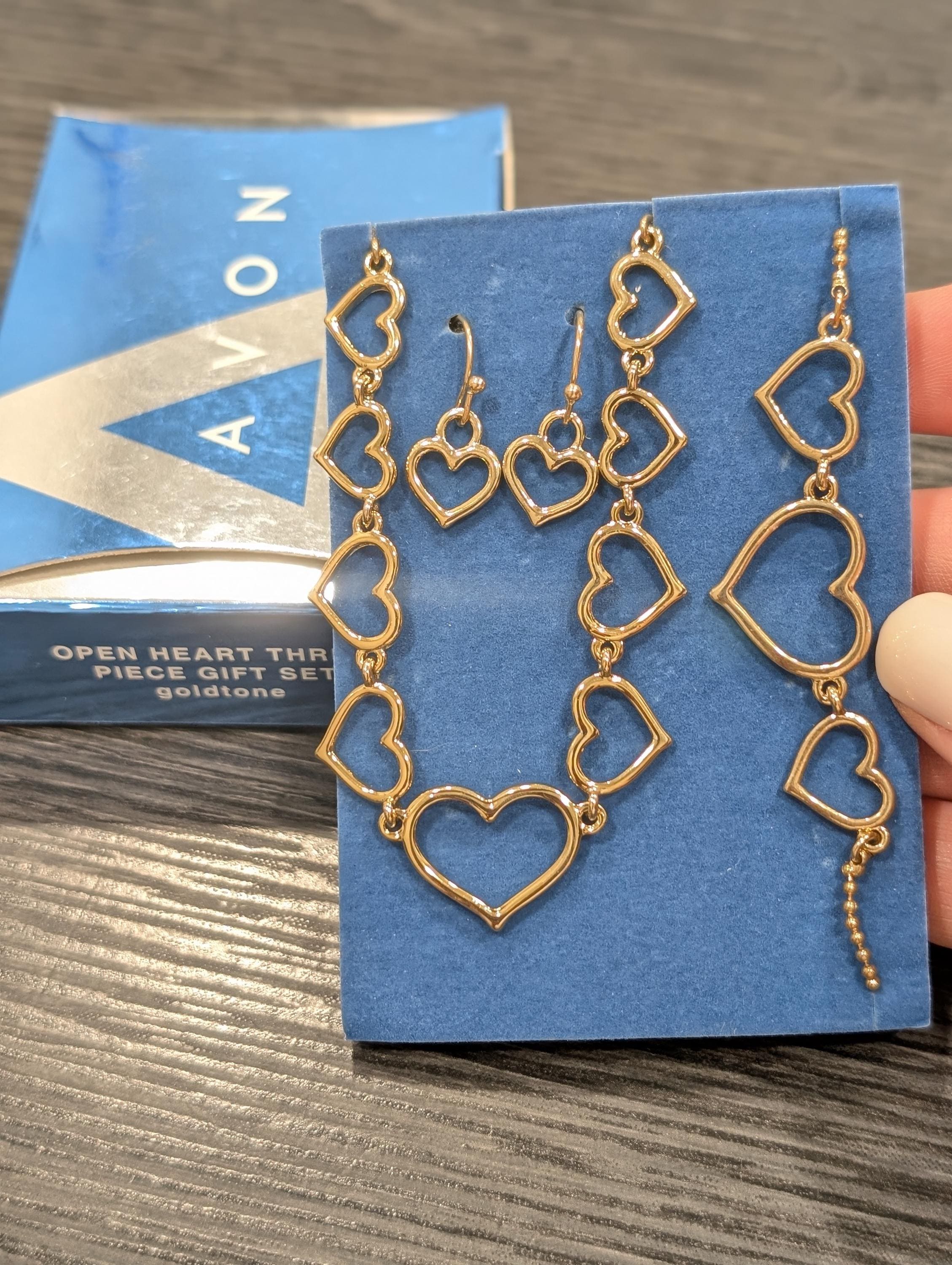 イヤリング ネックレス ベルト まとめ売り AVON、Elegance、他 Avon Open Heart Goldtone Jewelry Set: Vintage Necklace, Bracelet