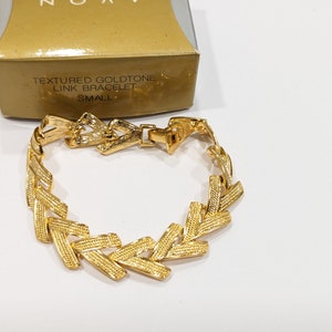 Rare Avon Elegant Textured  Link Bracelet Avon V-SHAPE LINK BRACELET Etched Design Size Small Avon New Old Stock 106